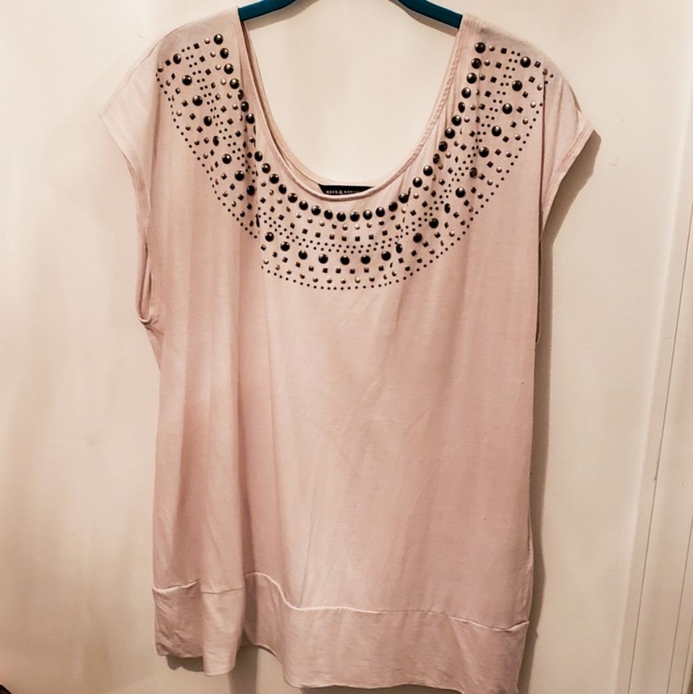 Rock&Republic tan studded tee